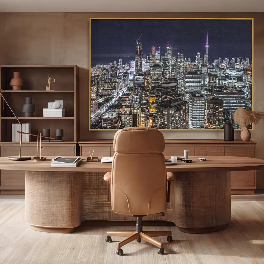 Tablou canvas cu panoramic nocturn cu toronto si cn tower, in rama de aluminiu auriu, pe perete intr-un birou